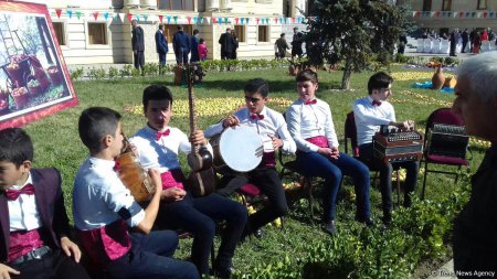 Qubada “Alma bayramı” və “Xalça festivalı” (FOTO) Qubada “Alma bayramı” və “Xalça festivalı” (FOTO)