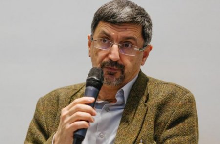 Məşhur azərbaycanlı yazıçının oğlu "status" yazdı - Rusiya qarışdı