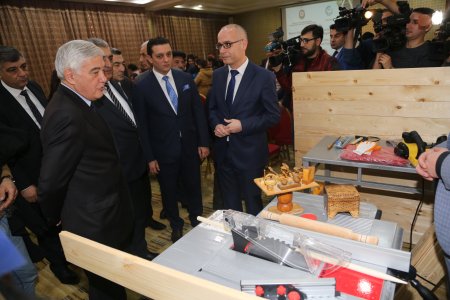 833 məcburi köçkün gəncə şəxsi biznesini qurmaq üçün avadanlıqlar təqdim edilib 833 məcburi köçkün gəncə şəxsi biznesini qurmaq üçün avadanlıqlar təqdim edilib