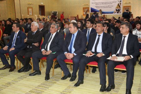 833 məcburi köçkün gəncə şəxsi biznesini qurmaq üçün avadanlıqlar təqdim edilib 833 məcburi köçkün gəncə şəxsi biznesini qurmaq üçün avadanlıqlar təqdim edilib