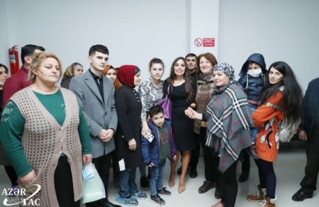 Leyla Əliyeva Hematologiya və Transfuziologiya İnstitutunda müalicə alan uşaqlarla görüşüb - FOTO Leyla Əliyeva Hematologiya və Transfuziologiya İnstitutunda müalicə alan uşaqlarla görüşüb - FOTO