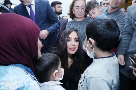 Leyla Əliyeva Hematologiya və Transfuziologiya İnstitutunda müalicə alan uşaqlarla görüşüb - FOTO Leyla Əliyeva Hematologiya və Transfuziologiya İnstitutunda müalicə alan uşaqlarla görüşüb - FOTO