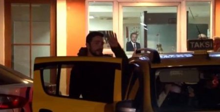 Məşhur aktyor zəncirvari qəzaya düşdü - FOTO Məşhur aktyor zəncirvari qəzaya düşdü - FOTO