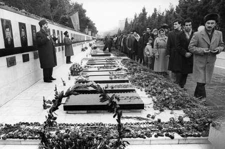 Allah Qorbaçova lənət eləsin! Allah Qorbaçova lənət eləsin!