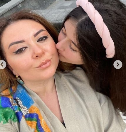 Bu da Lalə Azərtaşın özündən gözəl qızları - FOTOLAR Bu da Lalə Azərtaşın özündən gözəl qızları - FOTOLAR