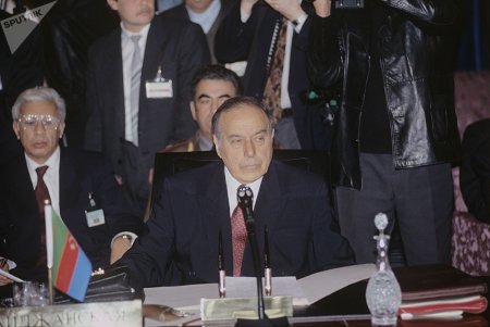 Ümummilli lider Heydər Əliyevin doğum günüdür