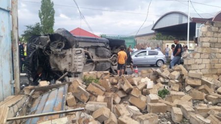 Tovuzda ağır qəza, “VAZ 2106” “Rang Rover”lə toqquşub - Foto Tovuzda ağır qəza, “VAZ 2106” “Rang Rover”lə toqquşub - Foto