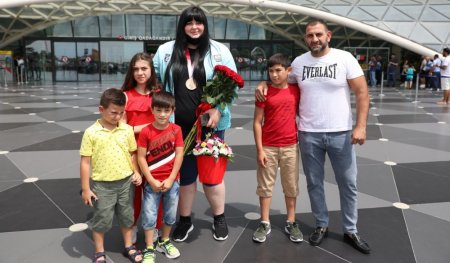Tokio Olimpiadasında bürünc medal qazanan cüdoçumuz İrina Kindzerska Bakıya qayıdıb Tokio Olimpiadasında bürünc medal qazanan cüdoçumuz İrina Kindzerska Bakıya qayıdıb