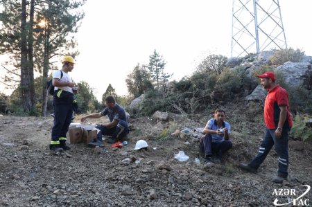 Muğla şəhərinin Sazak kəndində meşə yanğıları davam edir