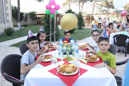 Heydər Əliyev Fondu uşaq evlərinin sakinləri və ahıllar üçün əyləncə proqramı təşkil edib Heydər Əliyev Fondu uşaq evlərinin sakinləri və ahıllar üçün əyləncə proqramı təşkil edib