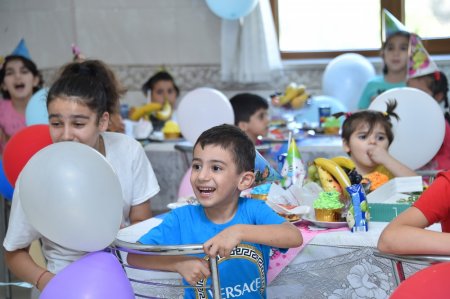 Heydər Əliyev Fondu uşaq evlərinin sakinləri və ahıllar üçün əyləncə proqramı təşkil edib Heydər Əliyev Fondu uşaq evlərinin sakinləri və ahıllar üçün əyləncə proqramı təşkil edib