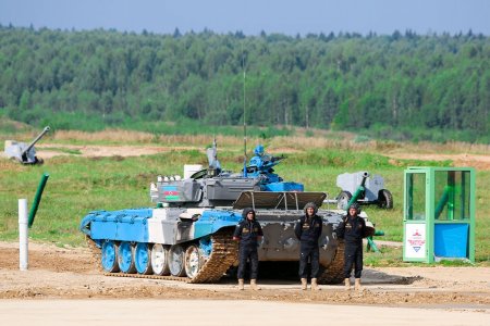Tankçılarımız “Tank biatlonu” müsabiqəsində yarımfinal mərhələsinə vəsiqə qazanıblar Tankçılarımız “Tank biatlonu” müsabiqəsində yarımfinal mərhələsinə vəsiqə qazanıblar