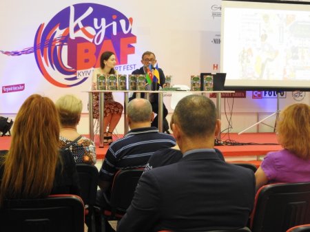 Kiyevdə beynəlxalq kitab festivalında Nizami Gəncəvinin “Leyli və Məcnun” poemasının təqdimatı olub