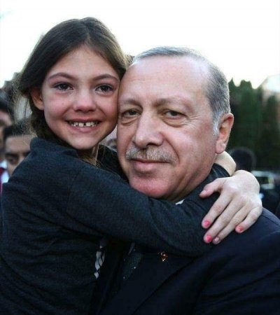 4 il əvvəl Ərdoğanla şəkil çəkdirmişdi - İndi həmin qız... - FOTO 4 il əvvəl Ərdoğanla şəkil çəkdirmişdi - İndi həmin qız... - FOTO