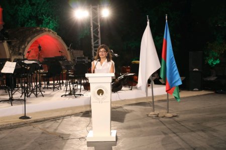 Şirvanşahlar sarayında Nizami Gəncəvi yaradıcılığına həsr olunmuş musiqili ədəbi-bədii gecə proqramı təşkil olunub Şirvanşahlar sarayında Nizami Gəncəvi yaradıcılığına həsr olunmuş musiqili ədəbi-bədii gecə proqramı təşkil olunub