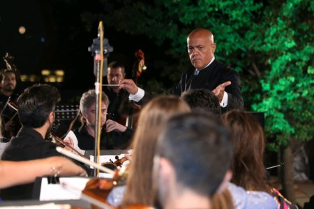 Şirvanşahlar sarayında Nizami Gəncəvi yaradıcılığına həsr olunmuş musiqili ədəbi-bədii gecə proqramı təşkil olunub Şirvanşahlar sarayında Nizami Gəncəvi yaradıcılığına həsr olunmuş musiqili ədəbi-bədii gecə proqramı təşkil olunub