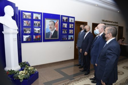 YAP-ın Nizami, Xətai, Nəsimi və Binəqədi rayon təşkilatlarının yeni sədrləri partiya aktivinə təqdim olunub YAP-ın Nizami, Xətai, Nəsimi və Binəqədi rayon təşkilatlarının yeni sədrləri partiya aktivinə təqdim olunub