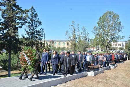 27 Sentyabr - Anım Günü Şamaxı rayonunda da silsilə tədbirlərlə qeyd olunub. 27 Sentyabr - Anım Günü Şamaxı rayonunda da silsilə tədbirlərlə qeyd olunub.