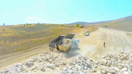 Şükürbəyli-Cəbrayıl-Hadrut avtomobil yolunun tikintisi sürətlə davam etdirilir