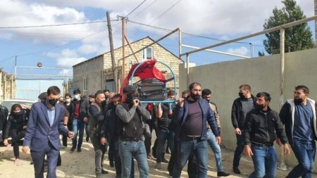 Koronavirusdan vəfat edən jurnalist dəfn olunub - FOTO Koronavirusdan vəfat edən jurnalist dəfn olunub - FOTO