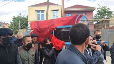 Koronavirusdan vəfat edən jurnalist dəfn olunub - FOTO Koronavirusdan vəfat edən jurnalist dəfn olunub - FOTO