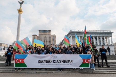 Xaricdə təhsil alan gənclər Kiyevdə Azərbaycana dəstək aksiyası keçiriblər Xaricdə təhsil alan gənclər Kiyevdə Azərbaycana dəstək aksiyası keçiriblər
