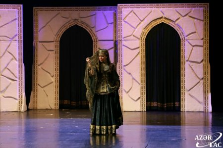 Milli Dram Teatrı yeni mövsümü “Qarabağnamə” ilə açıb Milli Dram Teatrı yeni mövsümü “Qarabağnamə” ilə açıb