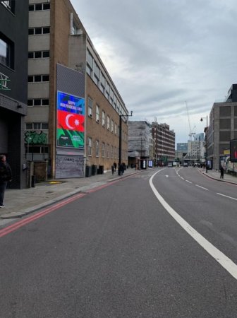 Londonda Azərbaycanın Müstəqilliyinin Bərpası Günü ilə əlaqədar bilbordlarda məlumat yerləşdirilib