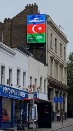 Londonda Azərbaycanın Müstəqilliyinin Bərpası Günü ilə əlaqədar bilbordlarda məlumat yerləşdirilib