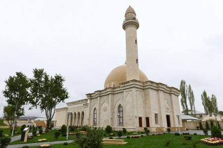 Şamaxıdakı Pirsaat Baba ziyarətgah-məscid kompleksinin bərpa və yenidənqurmadan sonra açılışı olub