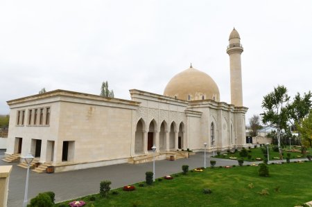 Şamaxıdakı Pirsaat Baba ziyarətgah-məscid kompleksinin bərpa və yenidənqurmadan sonra açılışı olub