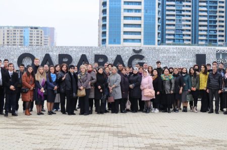 YAP Nizami rayon təşkilatının rəhbərliyi və fəalları “Hərbi Qənimətlər Parkı”na ekskursiya edib YAP Nizami rayon təşkilatının rəhbərliyi və fəalları “Hərbi Qənimətlər Parkı”na ekskursiya edib