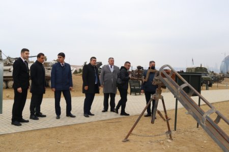 YAP Nizami rayon təşkilatının rəhbərliyi və fəalları “Hərbi Qənimətlər Parkı”na ekskursiya edib YAP Nizami rayon təşkilatının rəhbərliyi və fəalları “Hərbi Qənimətlər Parkı”na ekskursiya edib