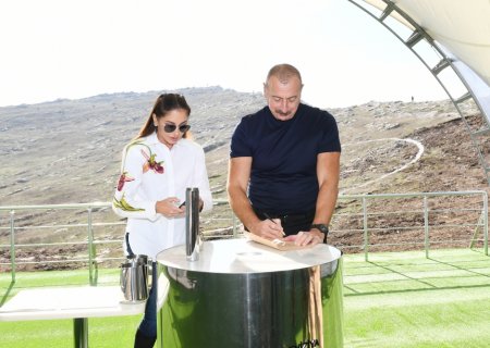 Prezidentlə xanımının Şuşa səfərindən yeni - Fotolar