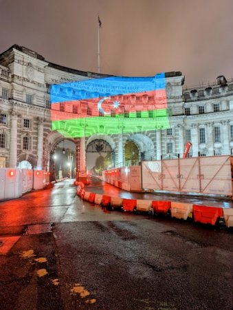 London şəhərində 6 bina Azərbaycan bayrağının rəngləri ilə işıqlandırılıb