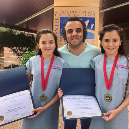 ABŞ-da yaşayan azərbaycanlı əkiz bacılar tennis yarışının qalibi olublar ABŞ-da yaşayan azərbaycanlı əkiz bacılar tennis yarışının qalibi olublar