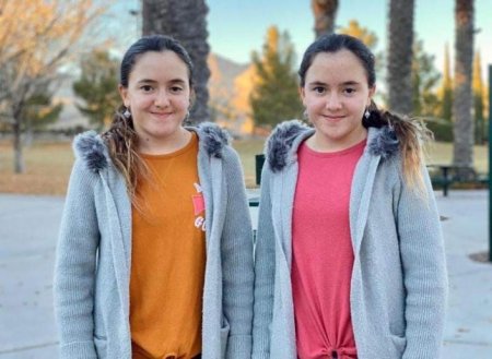 ABŞ-da yaşayan azərbaycanlı əkiz bacılar tennis yarışının qalibi olublar ABŞ-da yaşayan azərbaycanlı əkiz bacılar tennis yarışının qalibi olublar