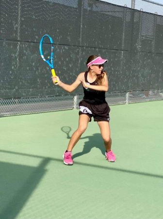 ABŞ-da yaşayan azərbaycanlı əkiz bacılar tennis yarışının qalibi olublar ABŞ-da yaşayan azərbaycanlı əkiz bacılar tennis yarışının qalibi olublar