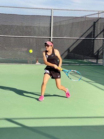 ABŞ-da yaşayan azərbaycanlı əkiz bacılar tennis yarışının qalibi olublar ABŞ-da yaşayan azərbaycanlı əkiz bacılar tennis yarışının qalibi olublar