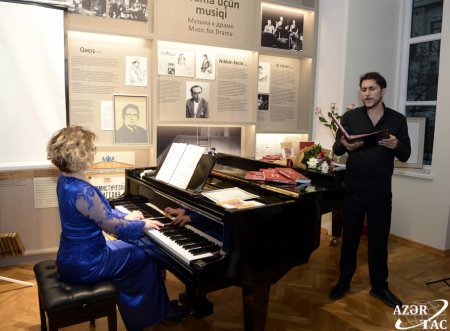 Nizami Gəncəviyə həsr olunmuş yeni nəşrlərin təqdimatı keçirilib