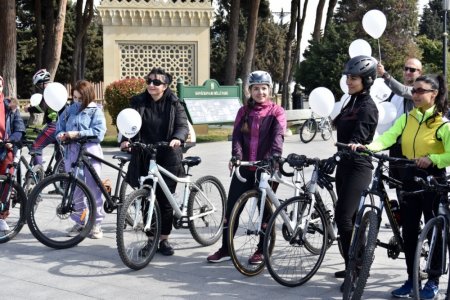 Bakıda Beynəlxalq Qadınlar Günü münasibətilə veloyürüş keçirilib