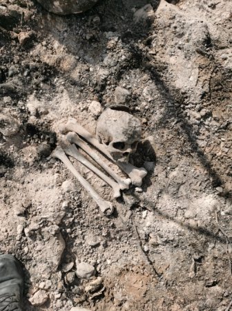 Xocalı rayonunun Fərrux kəndində insan skeletləri aşkarlanıb FOTO