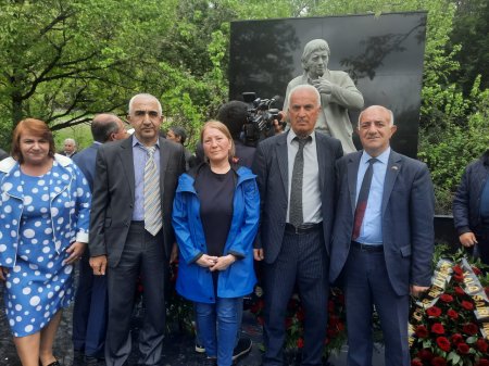 Xalq şairi Musa Yaqubun qəbirüstü abidəsinin açılışı oldu - FOTOLAR Xalq şairi Musa Yaqubun qəbirüstü abidəsinin açılışı oldu - FOTOLAR