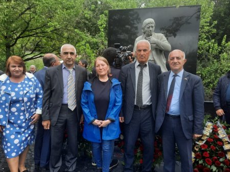 Çağdaş Azərbaycan ədəbiyyatının görkəmli nümayəndəsi, Xalq şairi Musa Yaqubun vəfatının bir illiyi münasibətilə mayın 7-də onun doğulduğu İsmayıllı rayonunun Buynuz kəndində anım mərasimi keçirildi. Çağdaş Azərbaycan ədəbiyyatının görkəmli nümayəndəsi, Xalq şairi Musa Yaqubun vəfatının bir illiyi münasibətilə mayın 7-də onun doğulduğu İsmayıllı rayonunun Buynuz kəndində anım mərasimi keçirildi.