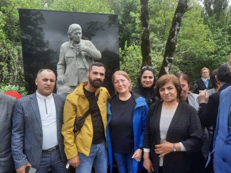 Çağdaş Azərbaycan ədəbiyyatının görkəmli nümayəndəsi, Xalq şairi Musa Yaqubun vəfatının bir illiyi münasibətilə mayın 7-də onun doğulduğu İsmayıllı rayonunun Buynuz kəndində anım mərasimi keçirildi. Çağdaş Azərbaycan ədəbiyyatının görkəmli nümayəndəsi, Xalq şairi Musa Yaqubun vəfatının bir illiyi münasibətilə mayın 7-də onun doğulduğu İsmayıllı rayonunun Buynuz kəndində anım mərasimi keçirildi.