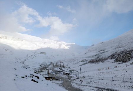 Quba və Qusarın dağlıq ərazilərinə qar yağıb Quba və Qusarın dağlıq ərazilərinə qar yağıb
