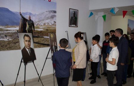 Turşsu məktəbinin şagirdləri Şuşa musiqiçilərinin rənglənmiş fotoları ilə tanış olublar