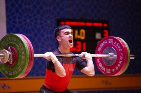 Ağır atletika üzrə yeniyetmə oğlan və qızlar arasında keçirilən Azərbaycan birinciliyində ilk yarış gününün qalibləri müəyyənləşib