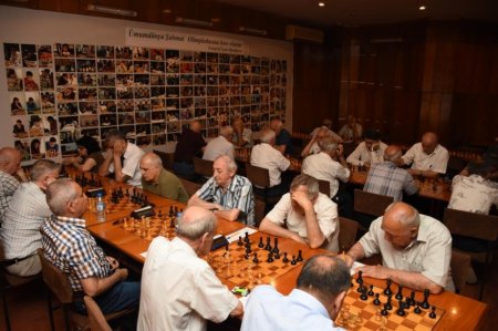 Veteran şahmatçılar arasında ölkə çempionatı başlayıb