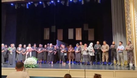 Şəhid anaları “Bir nəfəs qədər” tamaşasına baxıblar